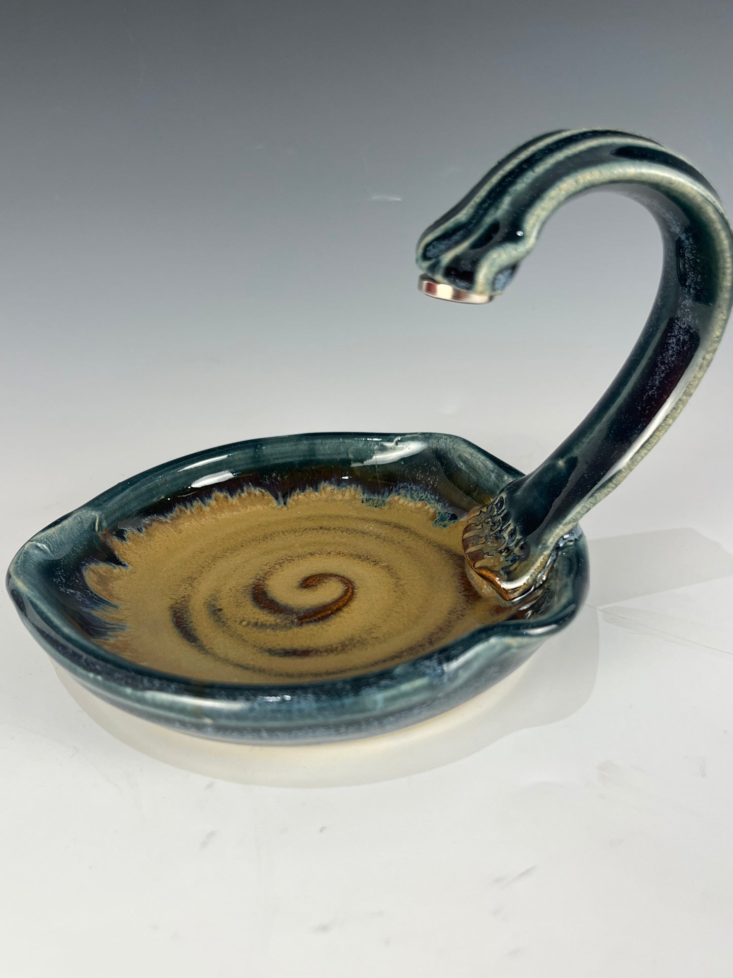 #66 Hanging magnetic soap dish