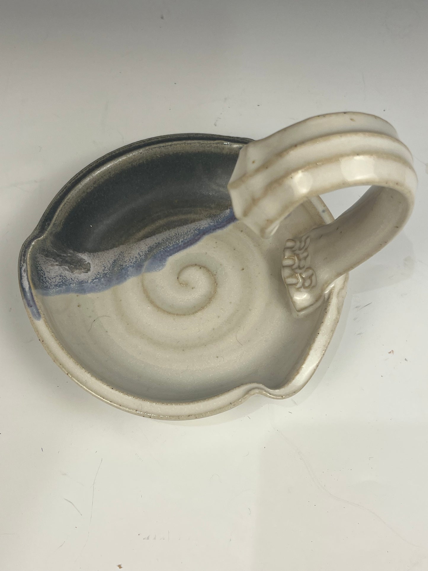 #48 hanging magnetic soap dish