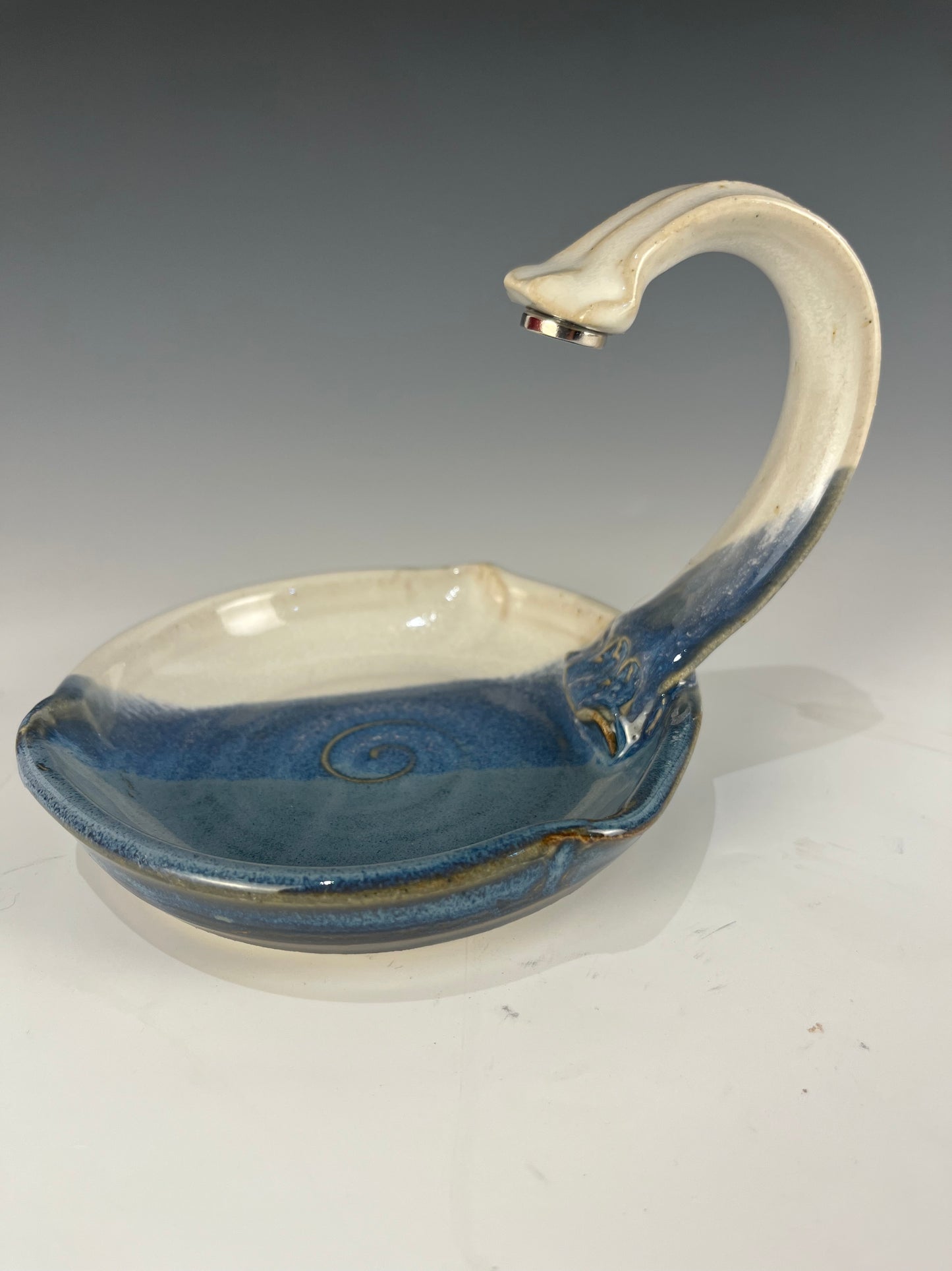 #68 Hanging magnetic soap dish