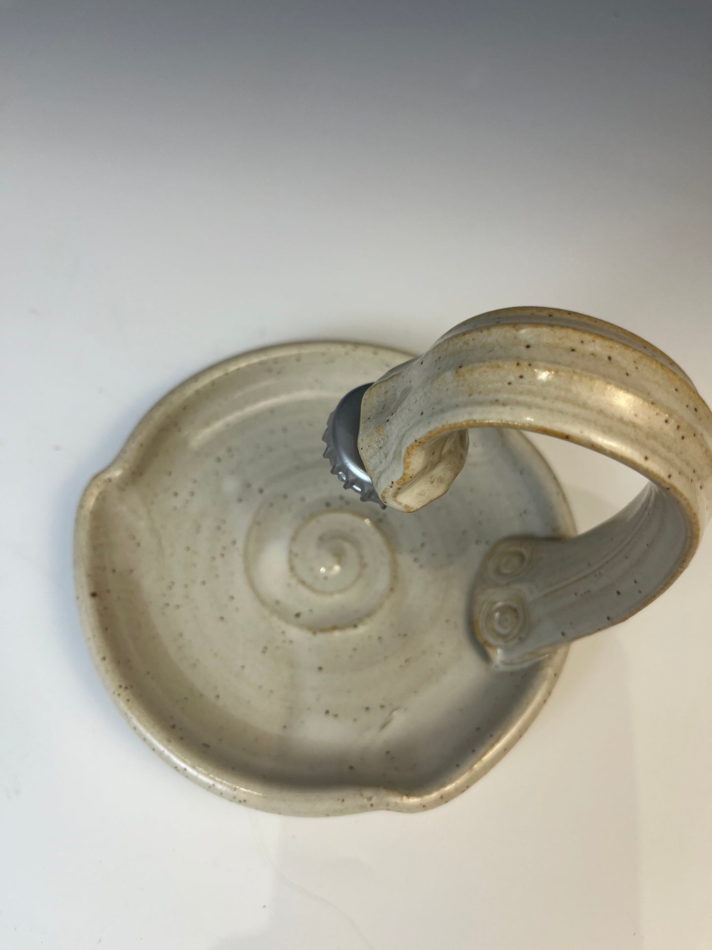 #48 hanging magnetic soap dish