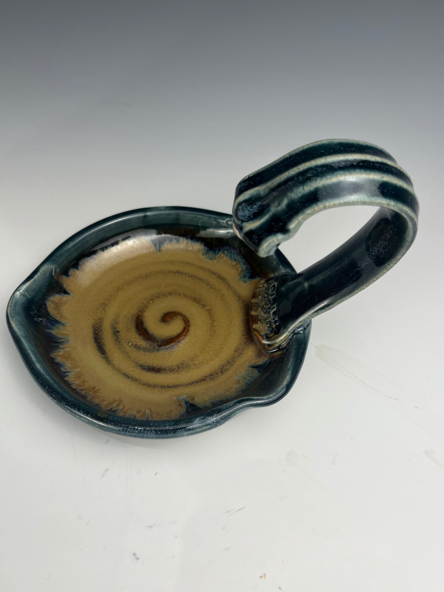 #66 Hanging magnetic soap dish