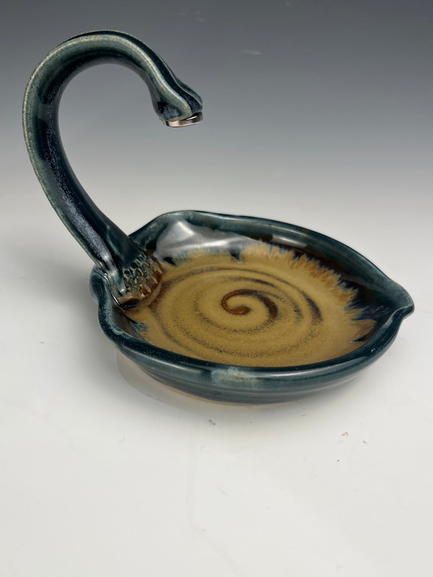 #66 Hanging magnetic soap dish