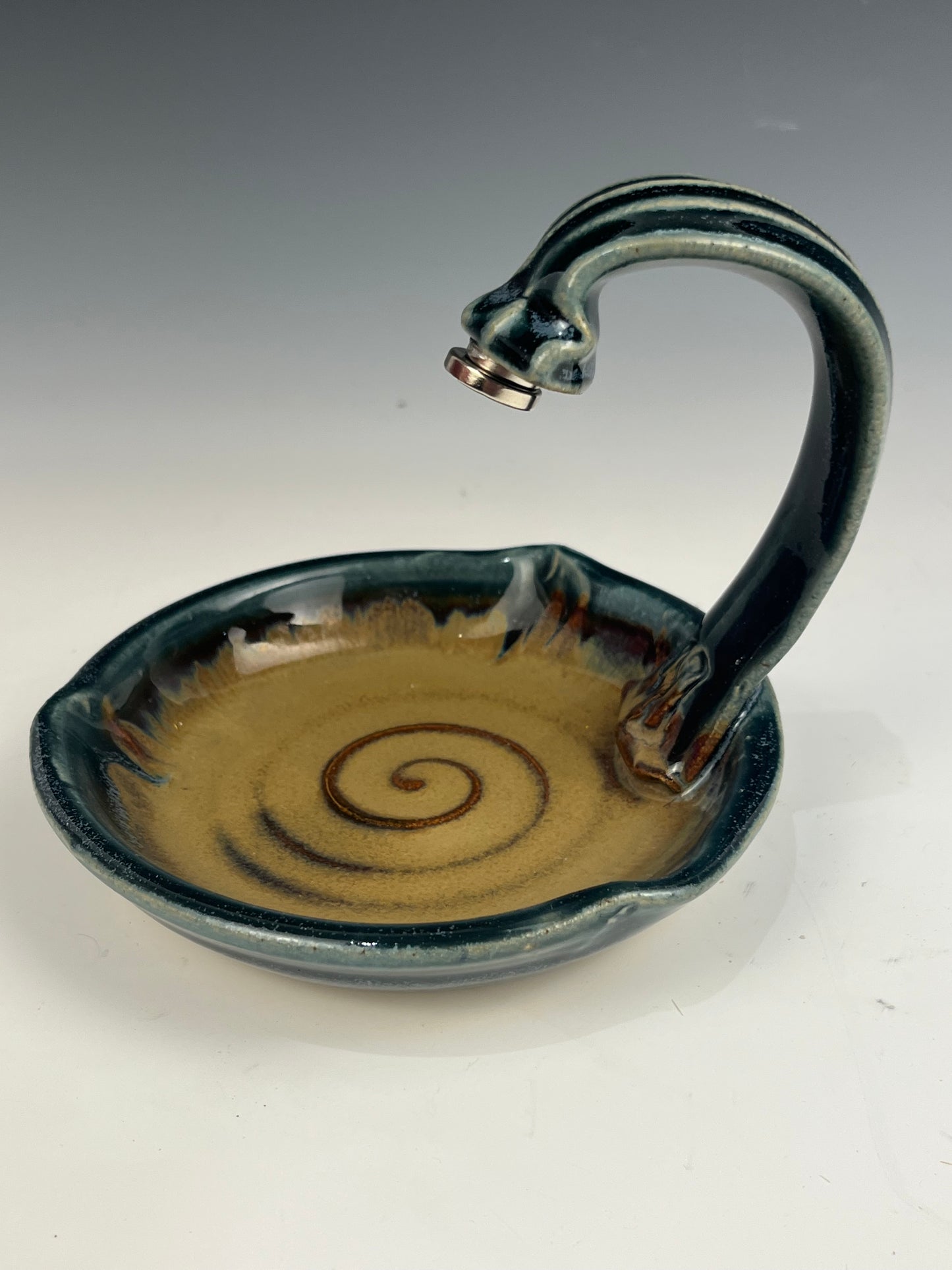 #46 Hanging Magnetic Soap Dish