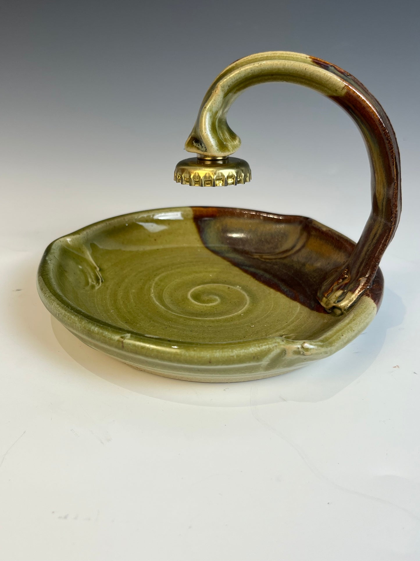 #56 Hanging magnetic soap dish