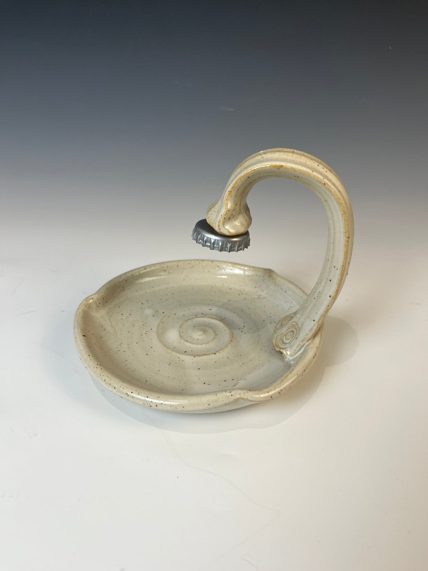 #48 hanging magnetic soap dish