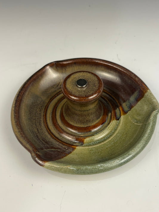 #60 Pedestal magnetic soap dish