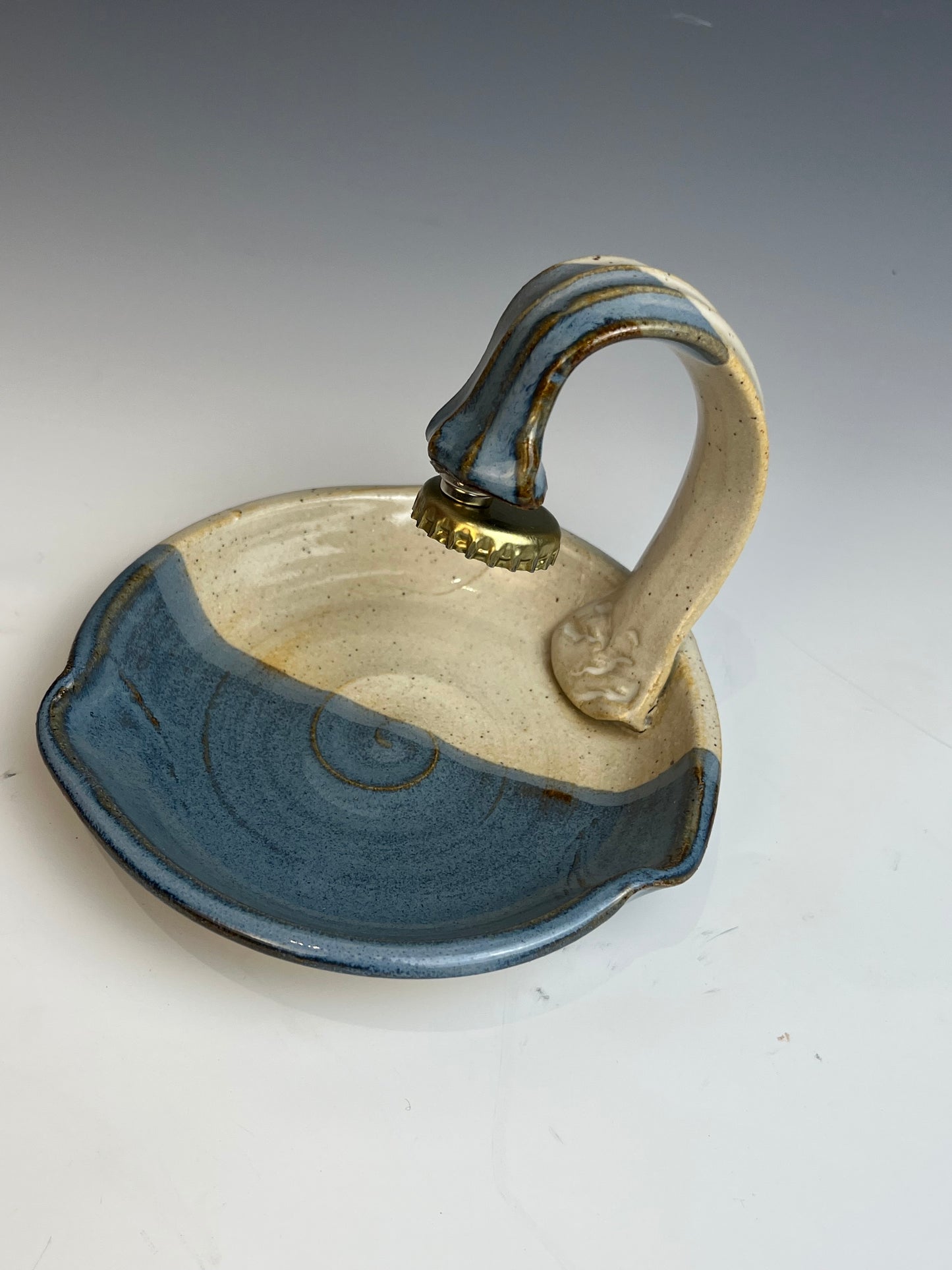 #49 hanging magnetic soap dish