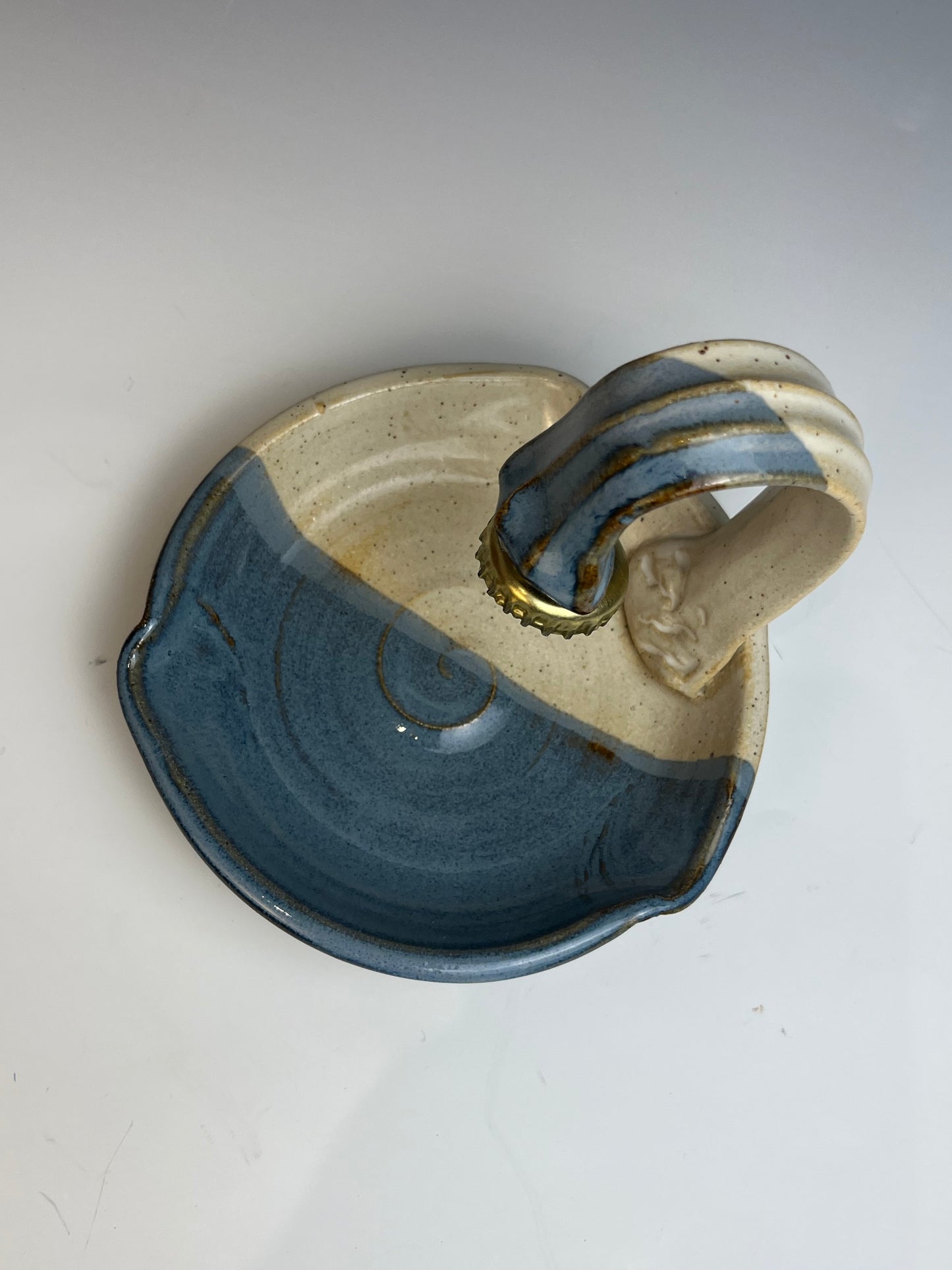 #49 hanging magnetic soap dish