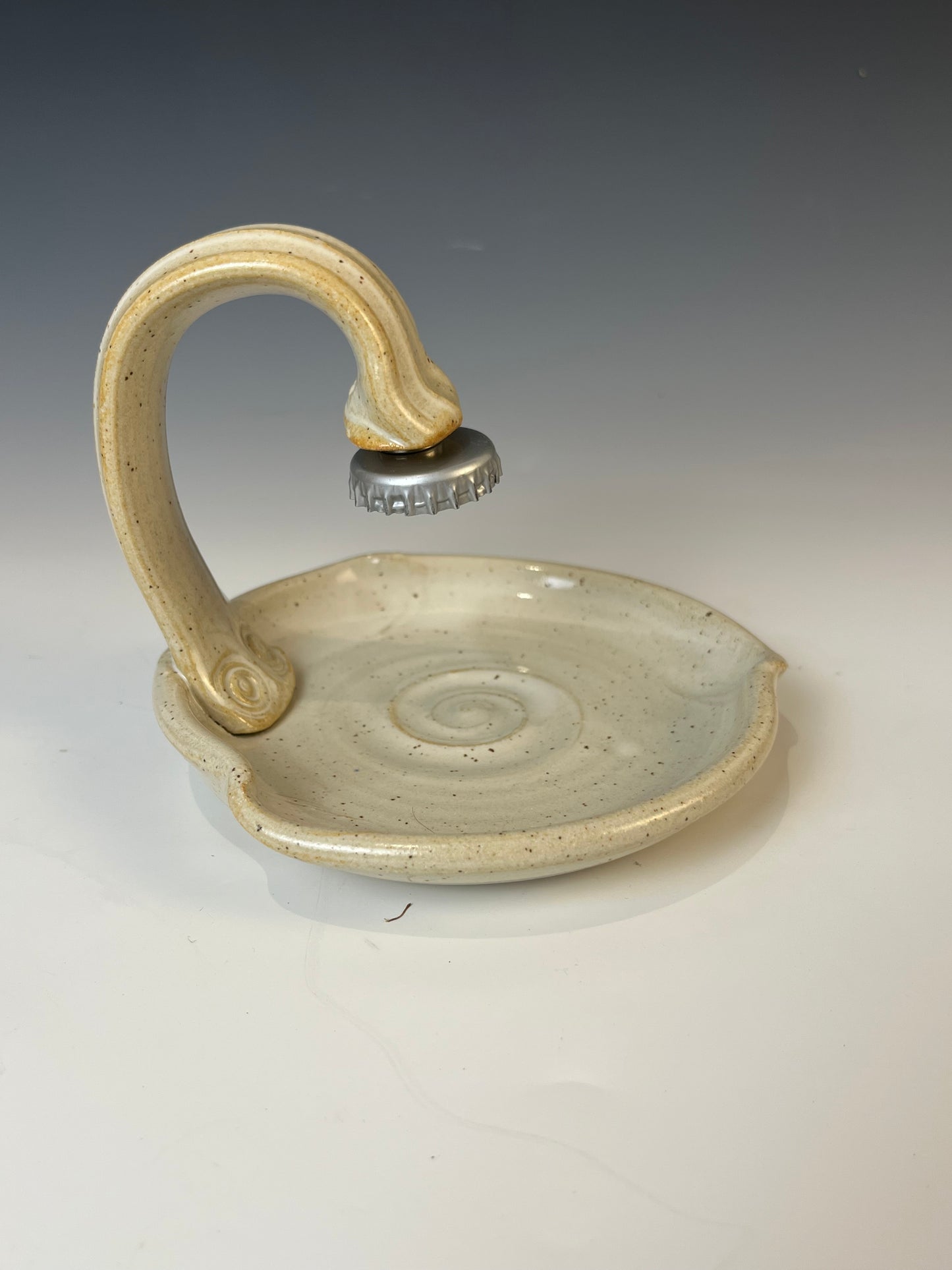 #48 hanging magnetic soap dish